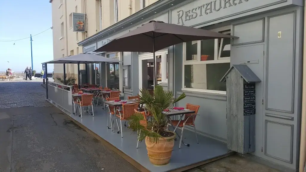 Le Bistrot d'à Côté Restaurant in Port-en-Bessin-Huppain