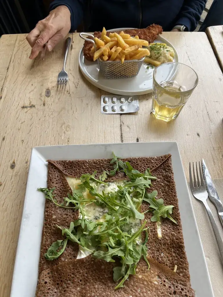 Graham Nix_La Marina_Port-en-Bessin-Huppain_review