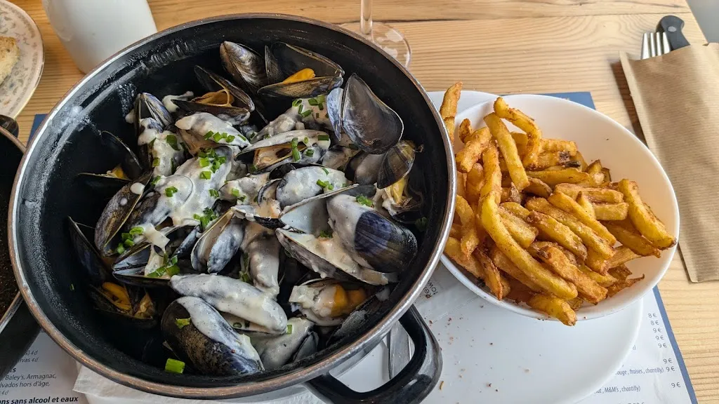 M&C Reynolds_L'équipage_Port-en-Bessin-Huppain_review