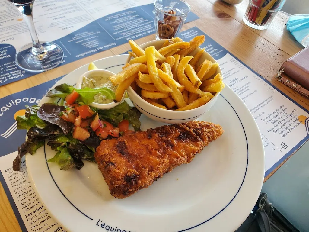 J Dalton_L'équipage_Port-en-Bessin-Huppain_review