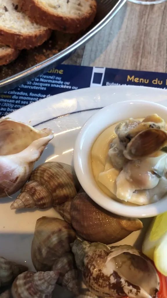 L'équipage_Port-en-Bessin-Huppain_slider_image_2