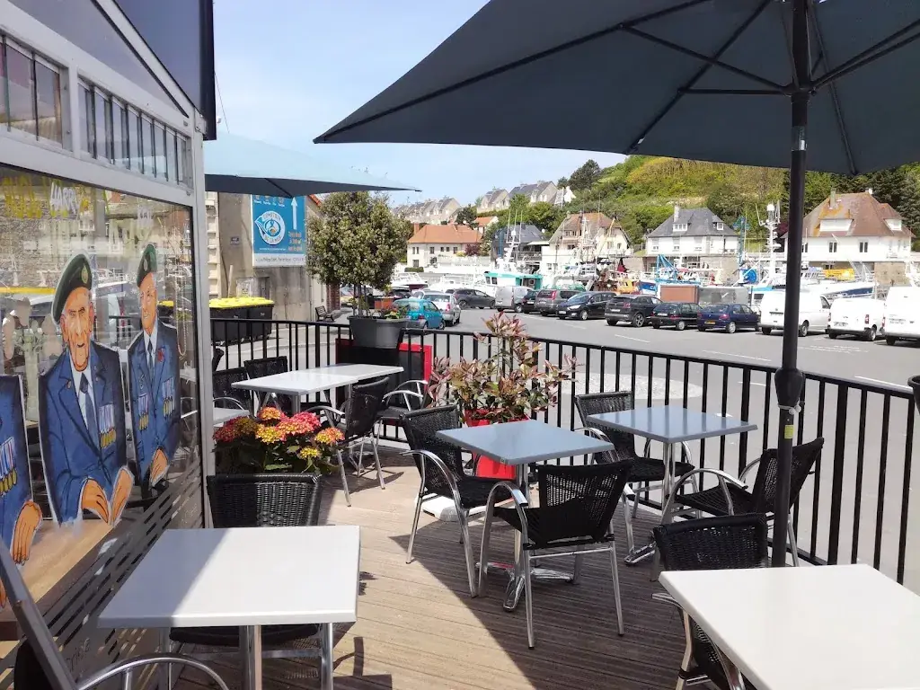 Bar de la Criée Restaurant in Port-en-Bessin-Huppain