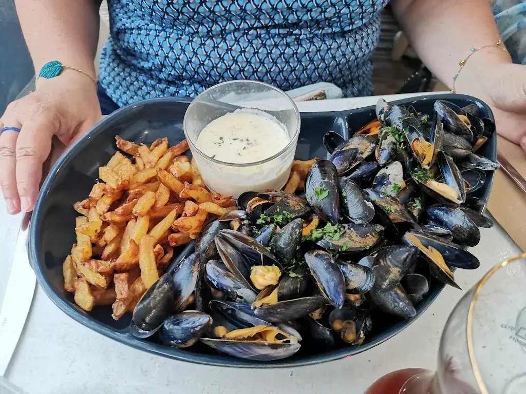 La Rotonde_Port-en-Bessin-Huppain_slider_image_3