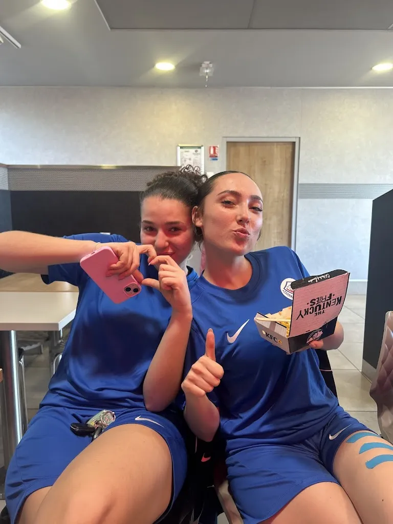 Charlize_KFC_Irigny_recensione