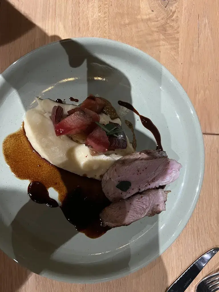 James Hickson_Le Petit Jardin_Commes_review