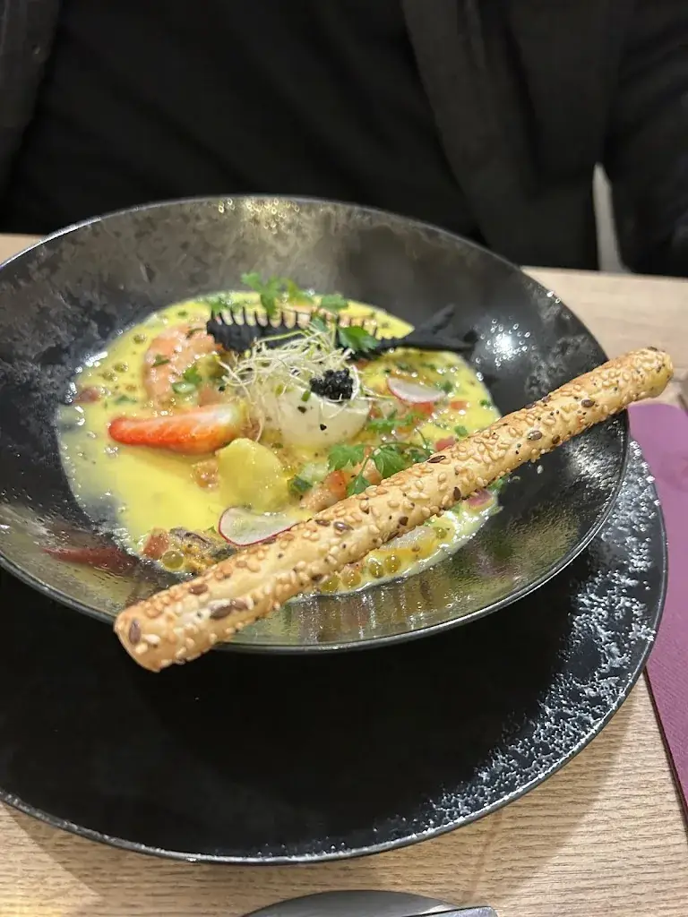 Michelle L_Le Bistroy_Quettehou_review