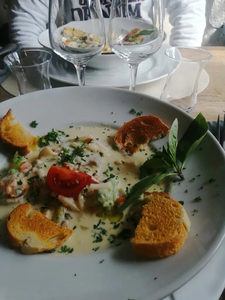 Patricia Gravelat_La Chaumière_Quettehou_review