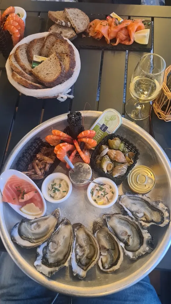 jon searle_L'entre deux tours_Saint-Vaast-la-Hougue_review