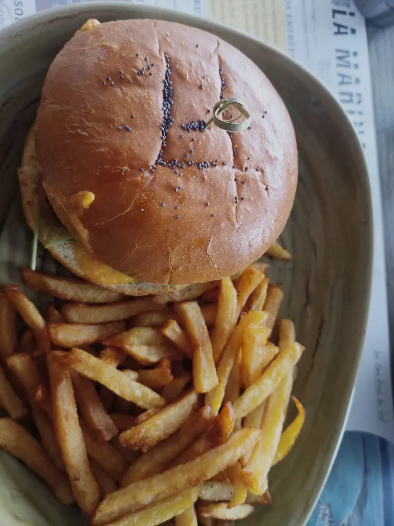 Andy Johnson_La Marina_Saint-Vaast-la-Hougue_review