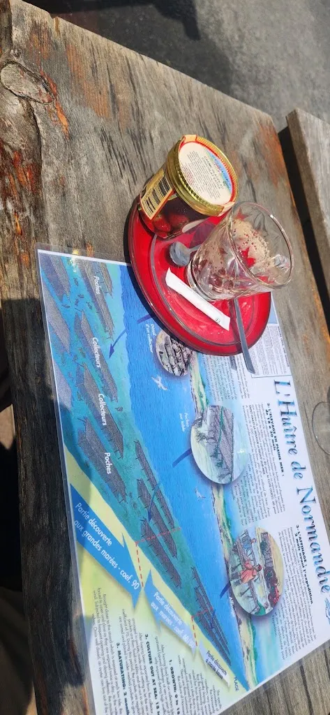 Nima Khoie_L'ître, repère iodé_Saint-Vaast-la-Hougue_review