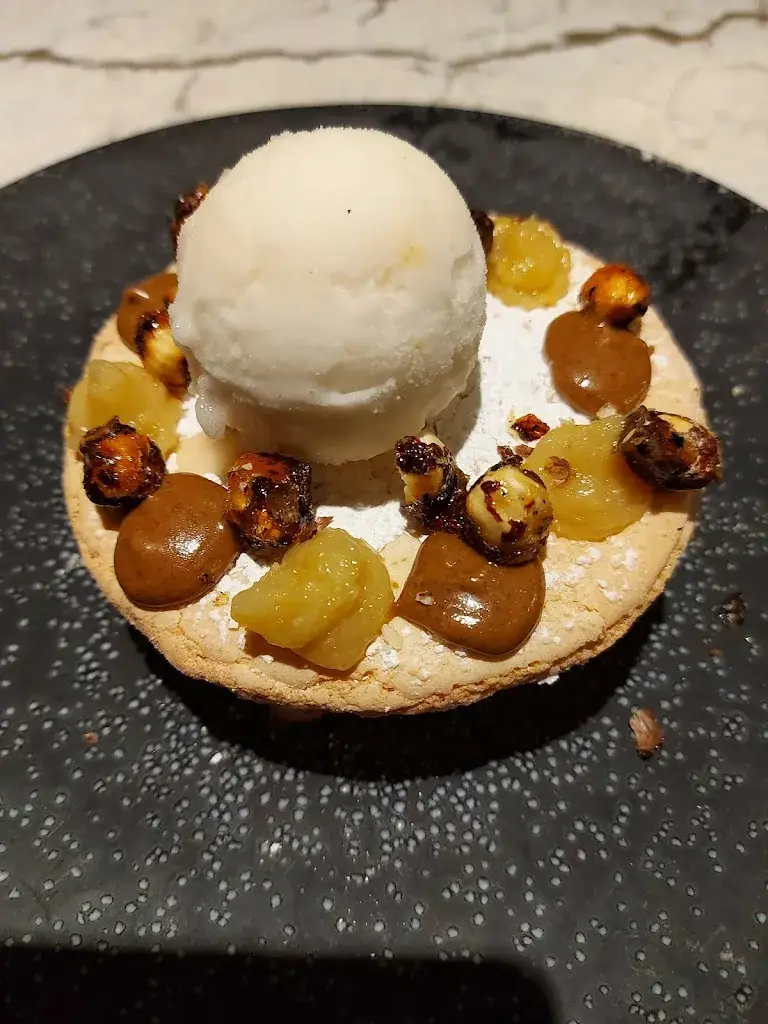 Tania SAURET CHAMBON_QUAI 808_Guilherand-Granges_review