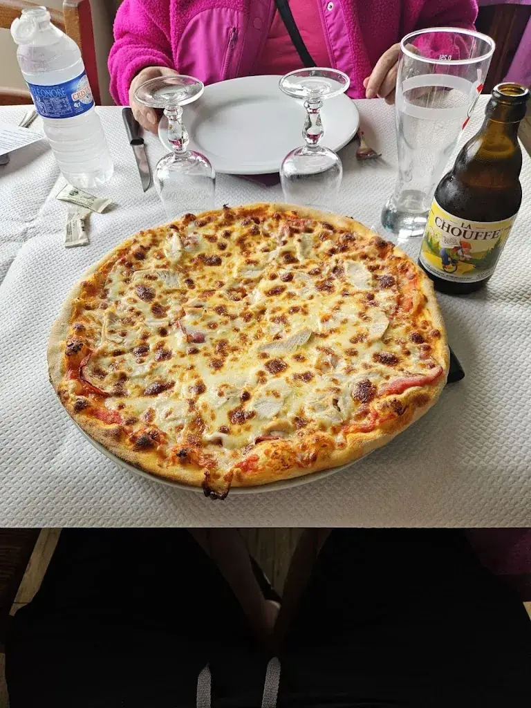 MarkJenn Collins_Luppio Pizzeria Pontorson_Pontorson_review