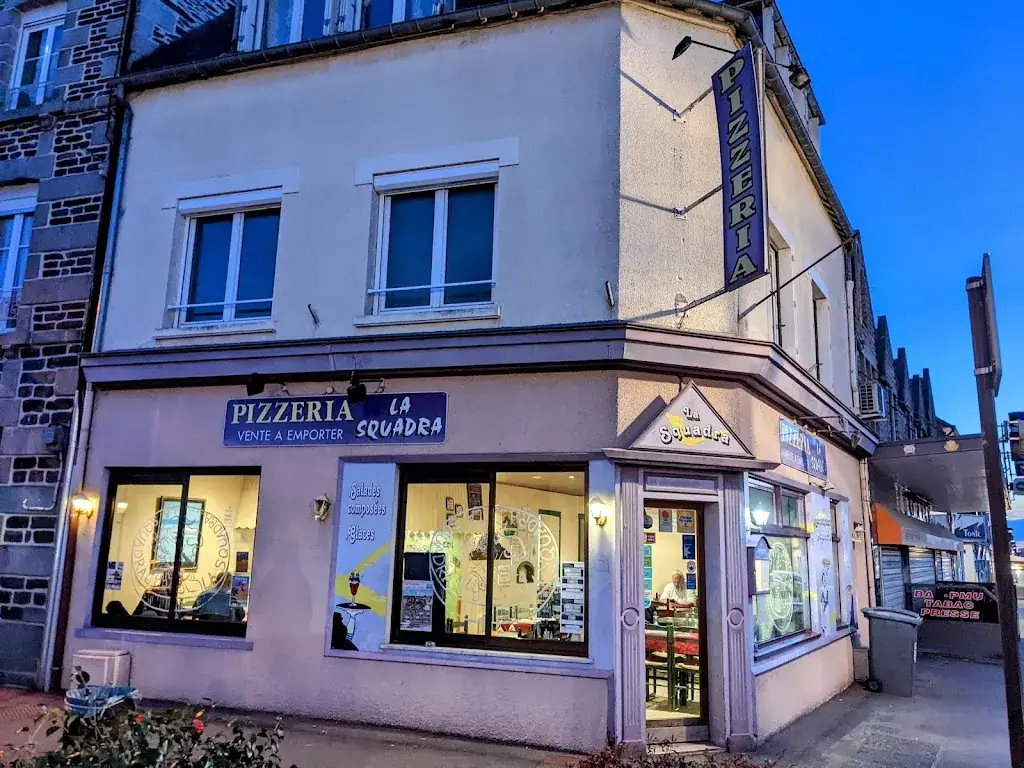 pizzeria la squadra restaurant in Pontorson