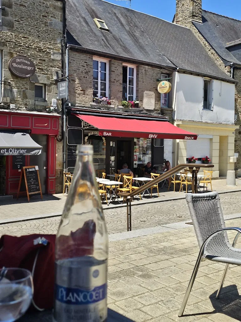 Michael Ribbons_BAR DE L HOTEL DE VILLE_Pontorson_review