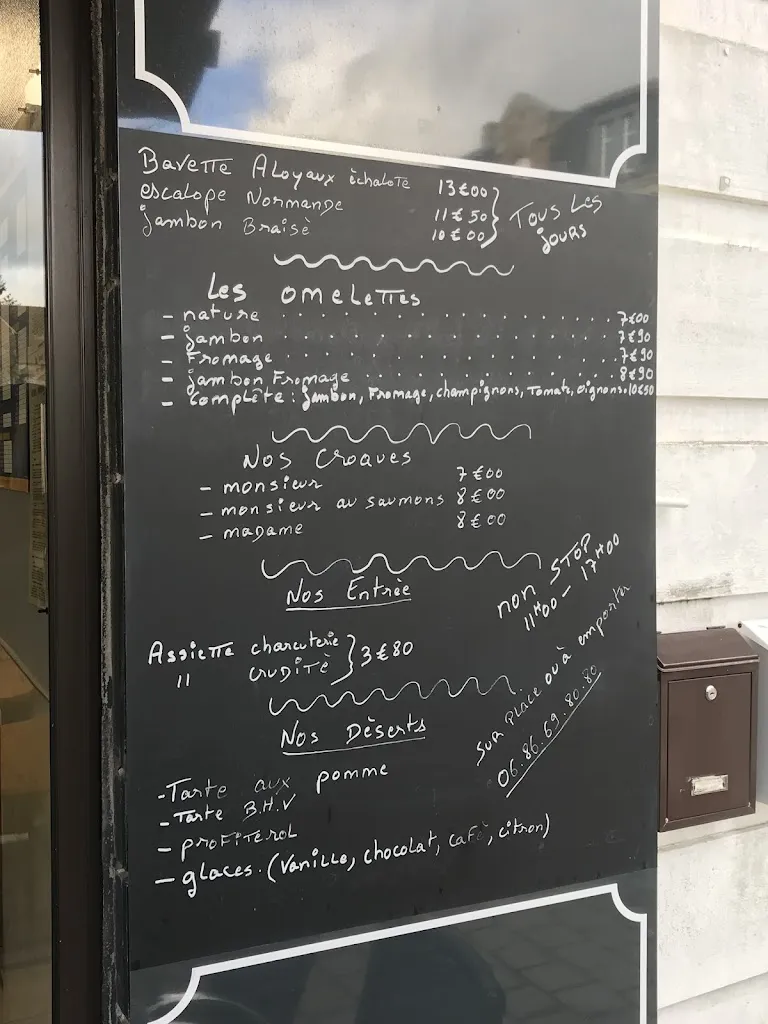 Francis Akali_BAR DE L HOTEL DE VILLE_Pontorson_review