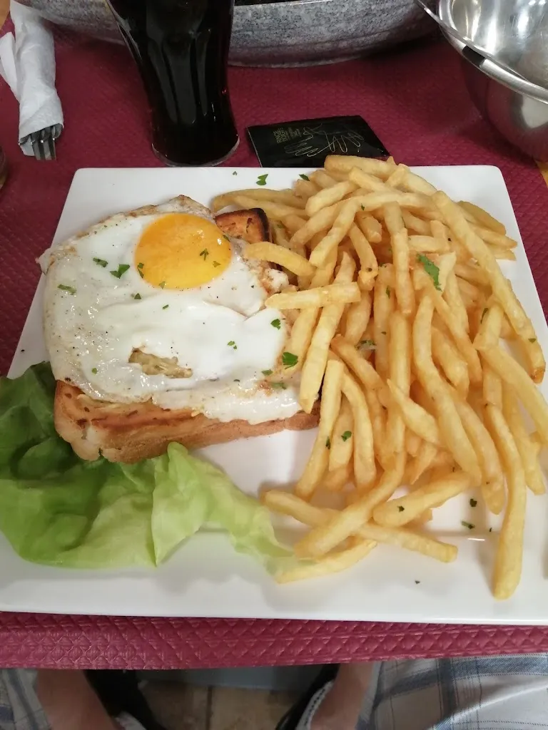 BAR DE L HOTEL DE VILLE_Pontorson_slider_image_1