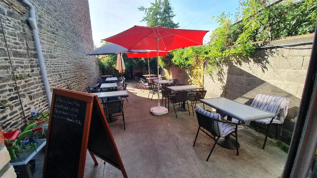 CREPES ET GLACES restaurant in Pontorson