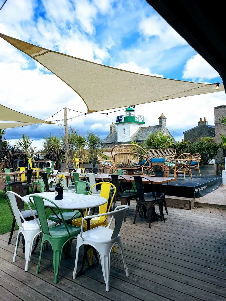 Le Goéland plage restaurant in Réville