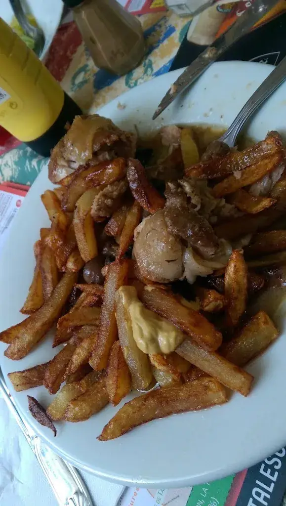 Marcin Winiarski_Café du Stade_Routot_review