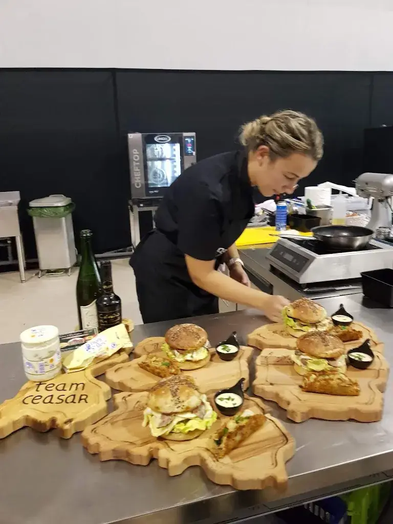 Menu_Ceasar burger_Routot_image_2