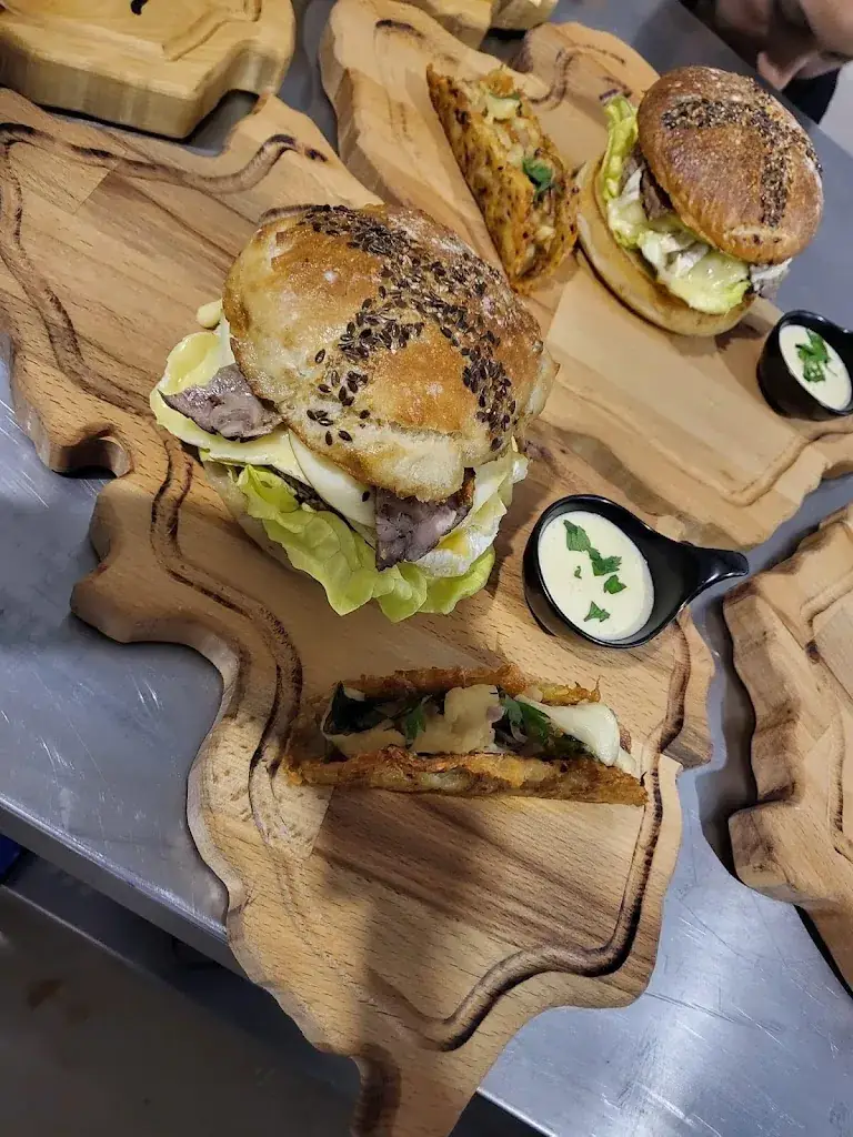 Menu_Ceasar burger_Routot_image_7