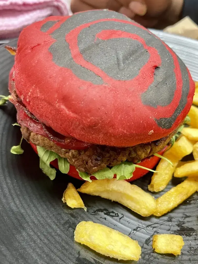 Sarah Sarah_Ceasar burger_Routot_review