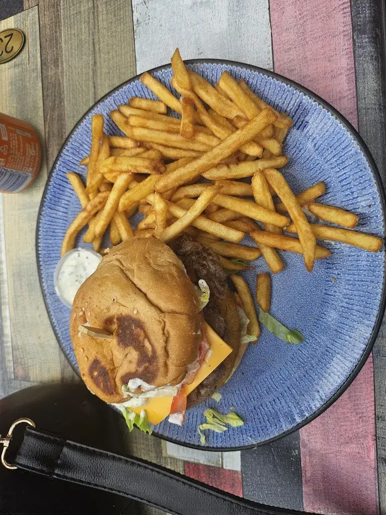 Gladys Beautier_Candan grill Restaurant_Rugles_review