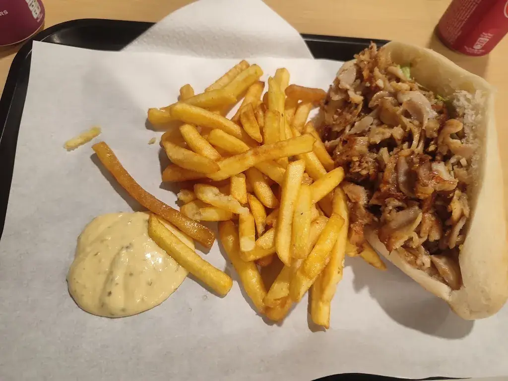 Romain_Eren Baba_Saint-Arnoult-en-Yvelines_review