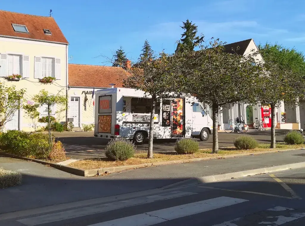 Le Truck à Pizza restaurant in Saint-Arnoult-en-Yvelines