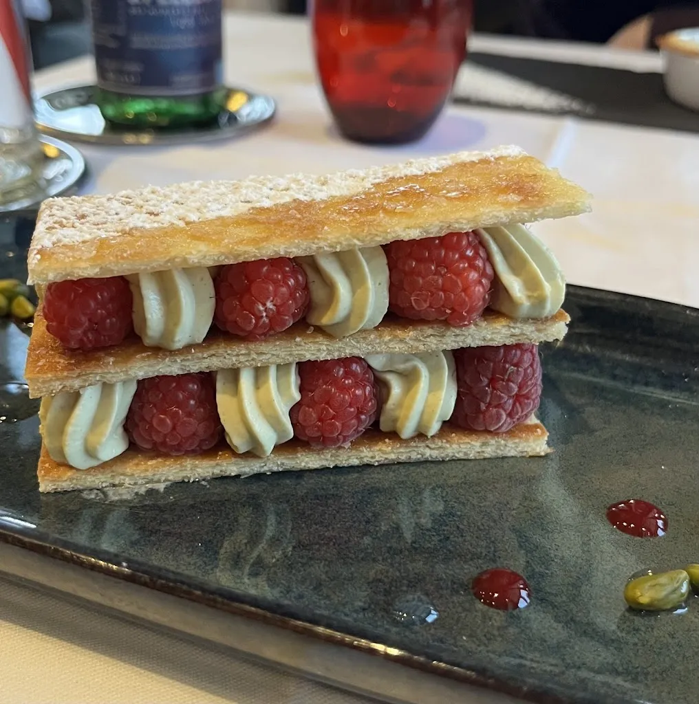 Le Lassay_Saint-Arnoult_slider_image_3