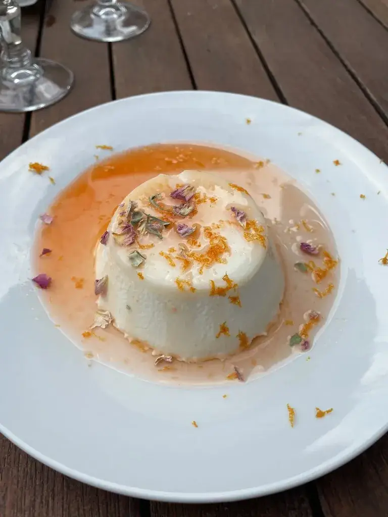 Emilie “Ackerman”_Locandino_Saint-Arnoult-en-Yvelines_review