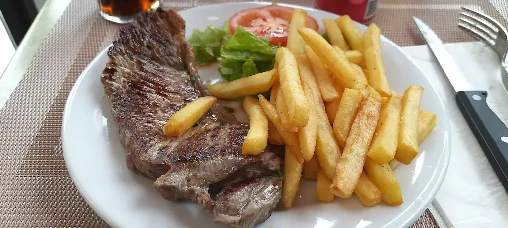 Stéphanie Guyon_L'entracte_Saint-Hilaire-du-Harcouët_review