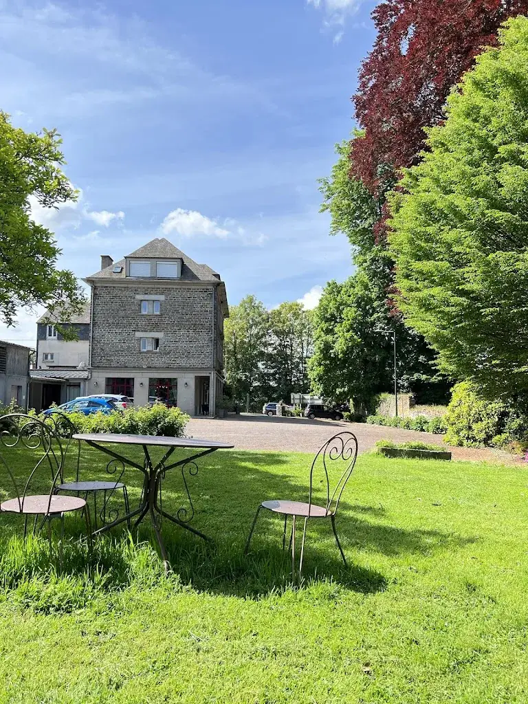 Hôtel - Restaurant Le Lion d'Or restaurant in Saint-Hilaire-du-Harcouët