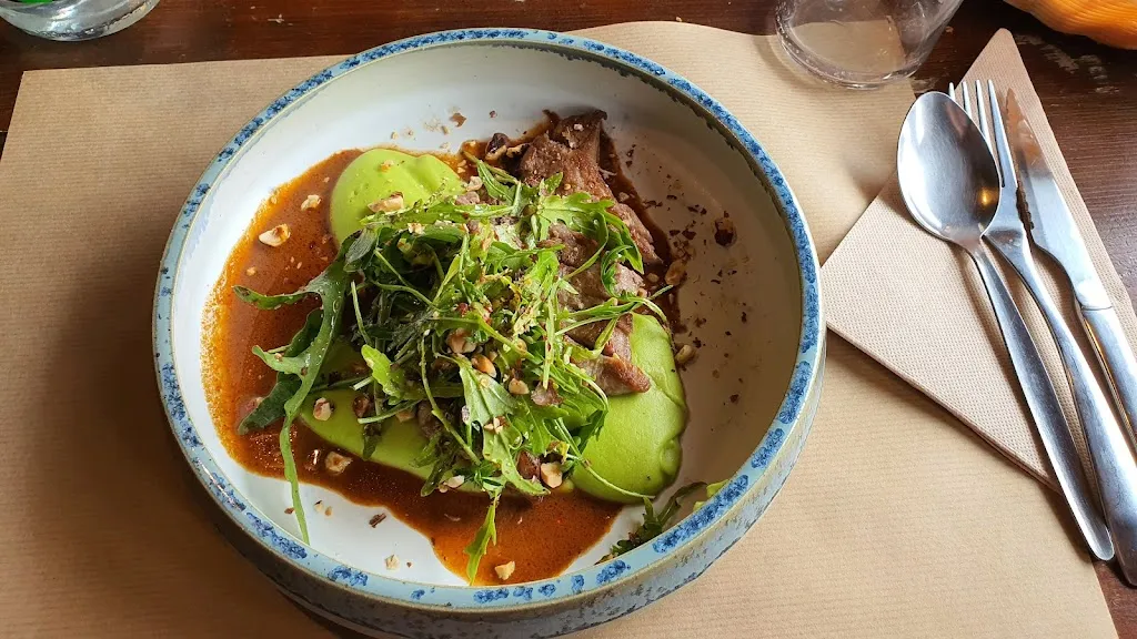 Elisa Mistral_Le Variant_Saint-Sixt_review