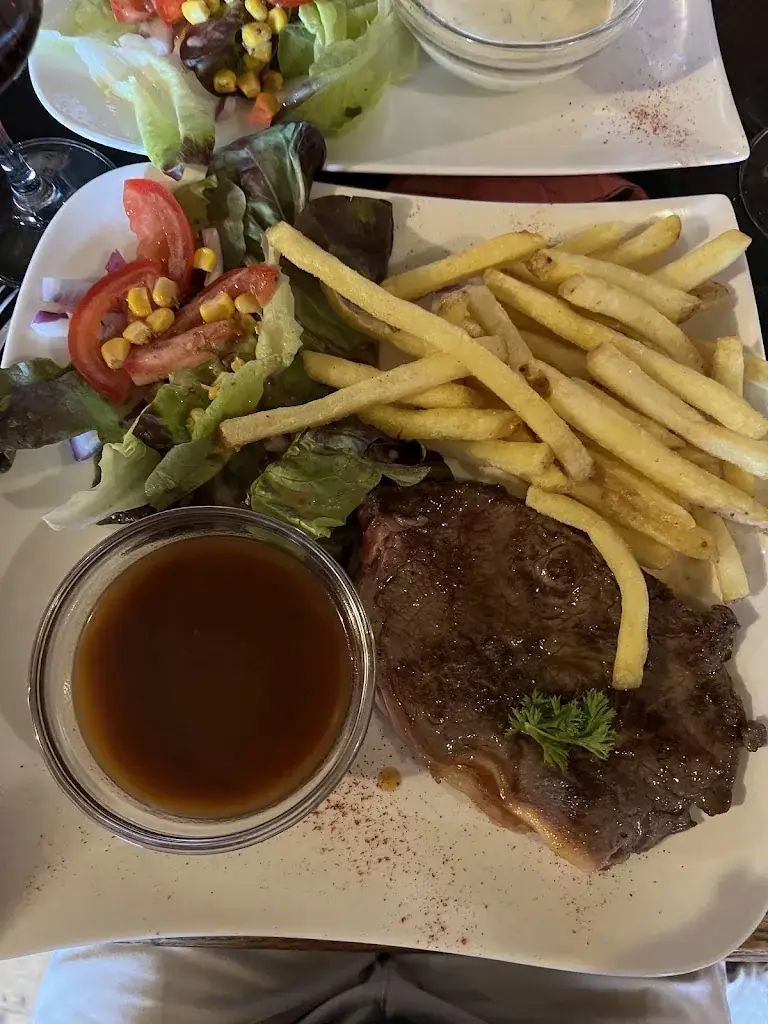 Le P'tit Bistrot_Saint-Pierre-Église_slider_image_3