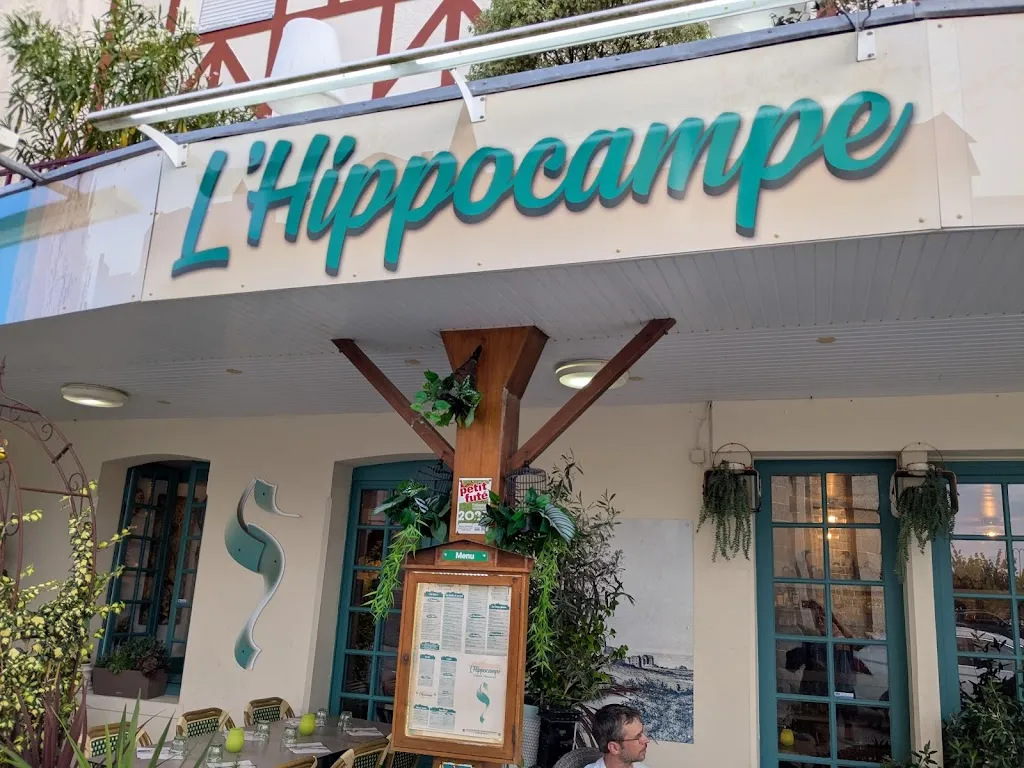 Mark HK_L'Hippocampe_Saint-Pair-sur-Mer_review