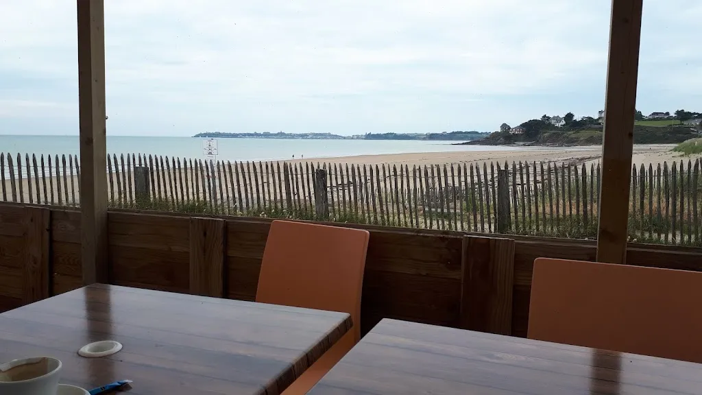 Carrie Lawless_La Paillote_Saint-Pair-sur-Mer_review