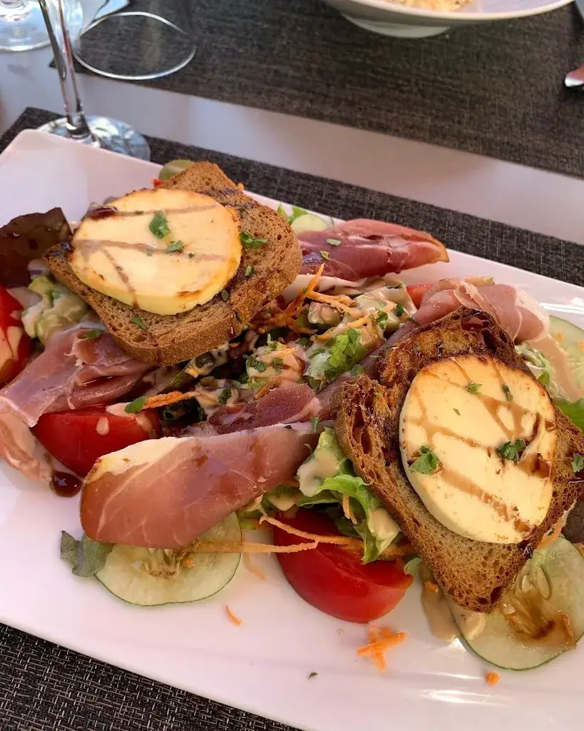 Renee Iseson_Les Tables_Granville_review