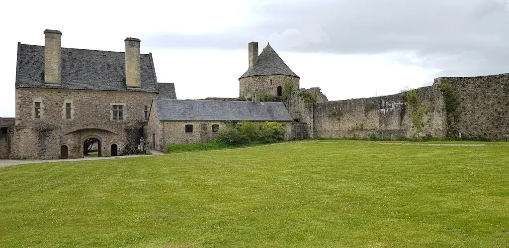 jocelyne rebelo_Auberge du Vieux Château_Saint-Sauveur-le-Vicomte_review