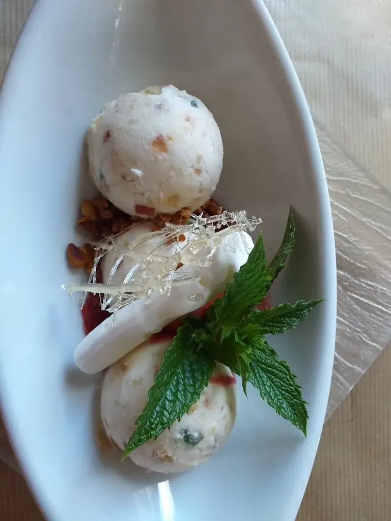 jack lemercier_Auberge du Vieux Château_Saint-Sauveur-le-Vicomte_review