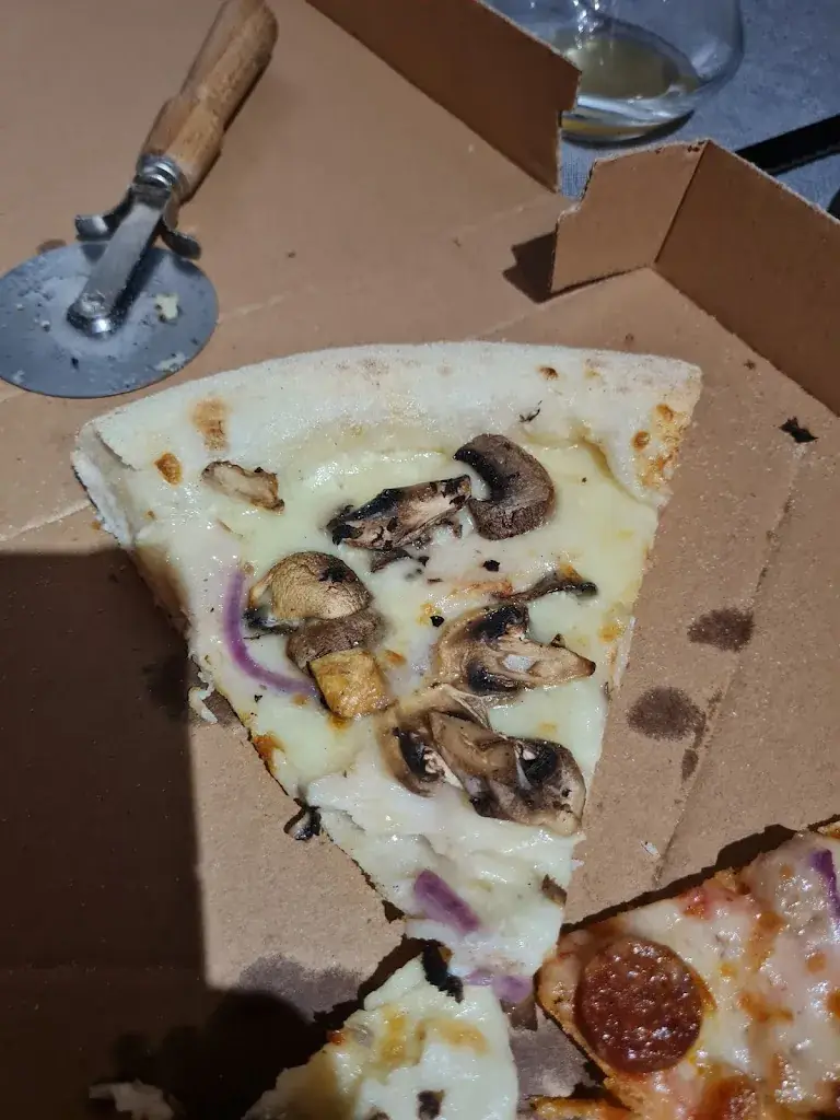 Demaegdt “P-Y27” pierre-yves_Pizza Land _Saint-Romain-de-Colbosc_review