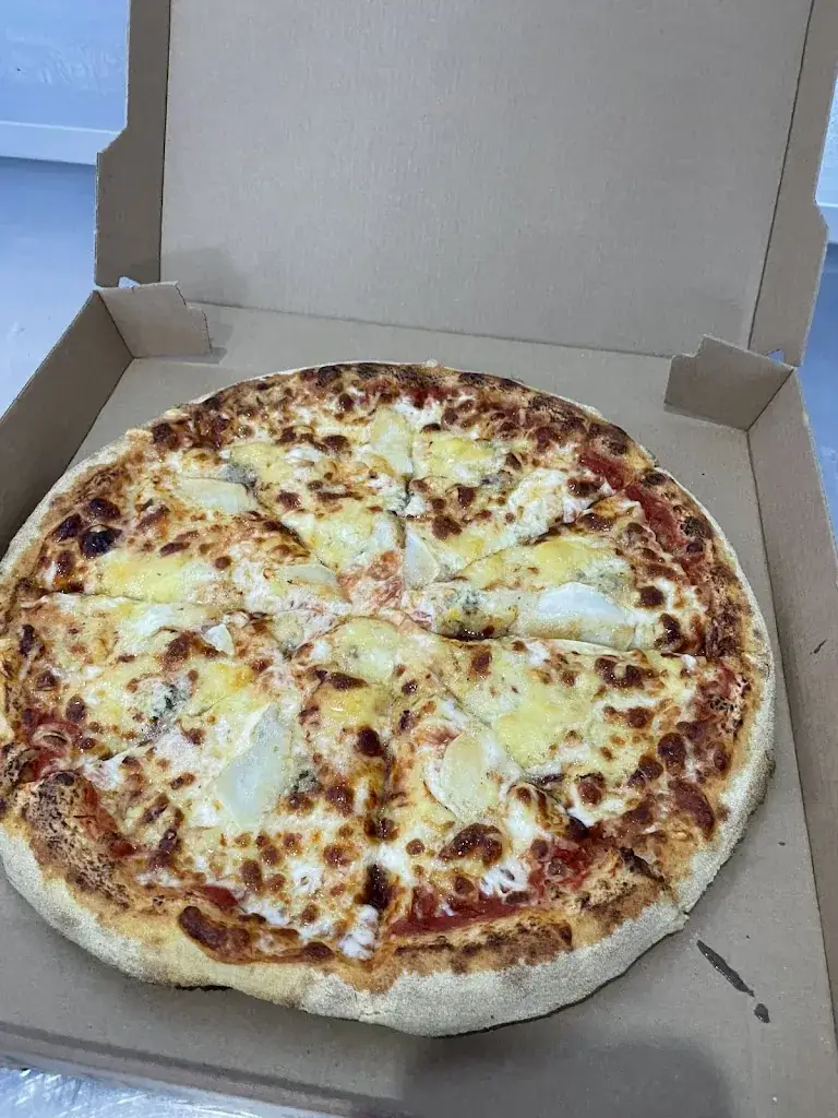 Momento Pizza_Saint-Sébastien-de-Morsent_slider_image_3