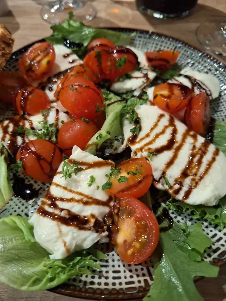 Rosemary Lindsay_Le Débarcadère_Saint-Vaast-la-Hougue_review