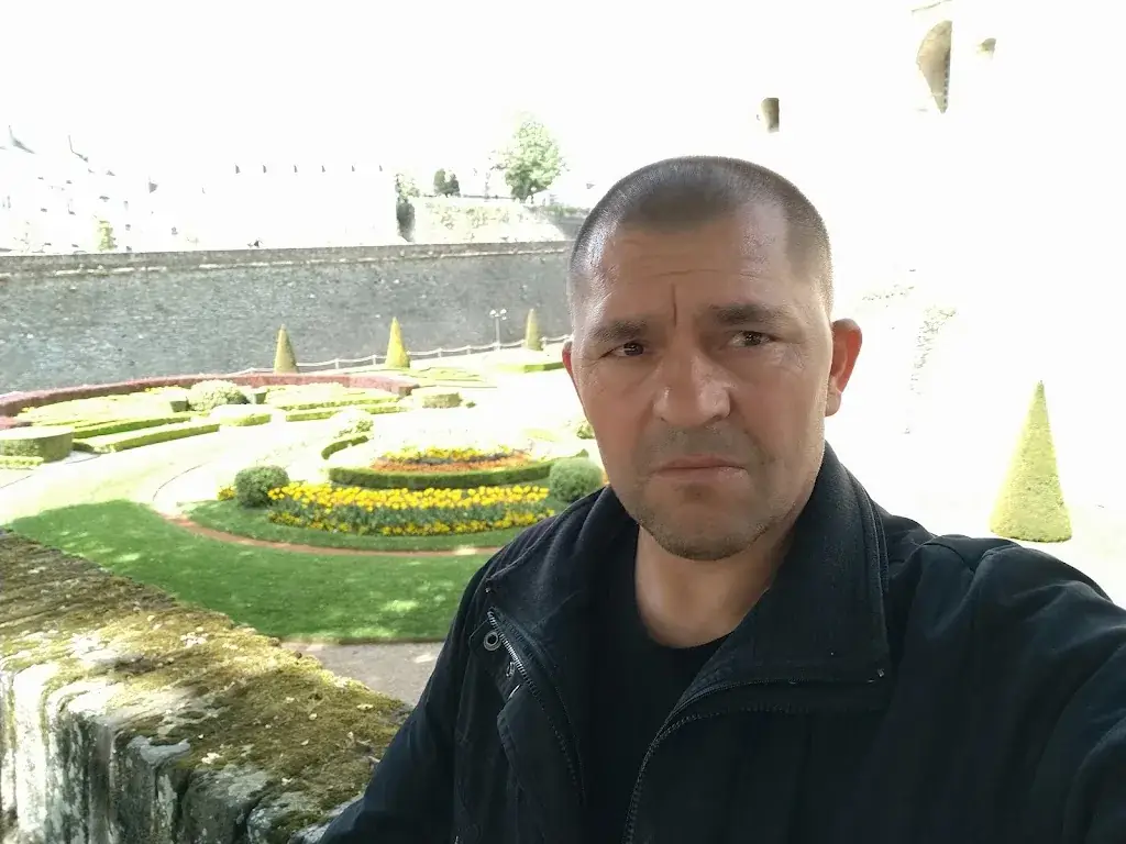 Arjeta Sula_Le Pont aux Filles_49480_review