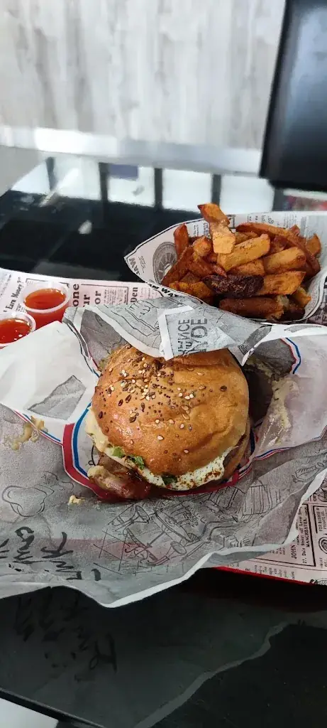 Yann Chouraki_JMK Burger_Jassans-Riottier_review