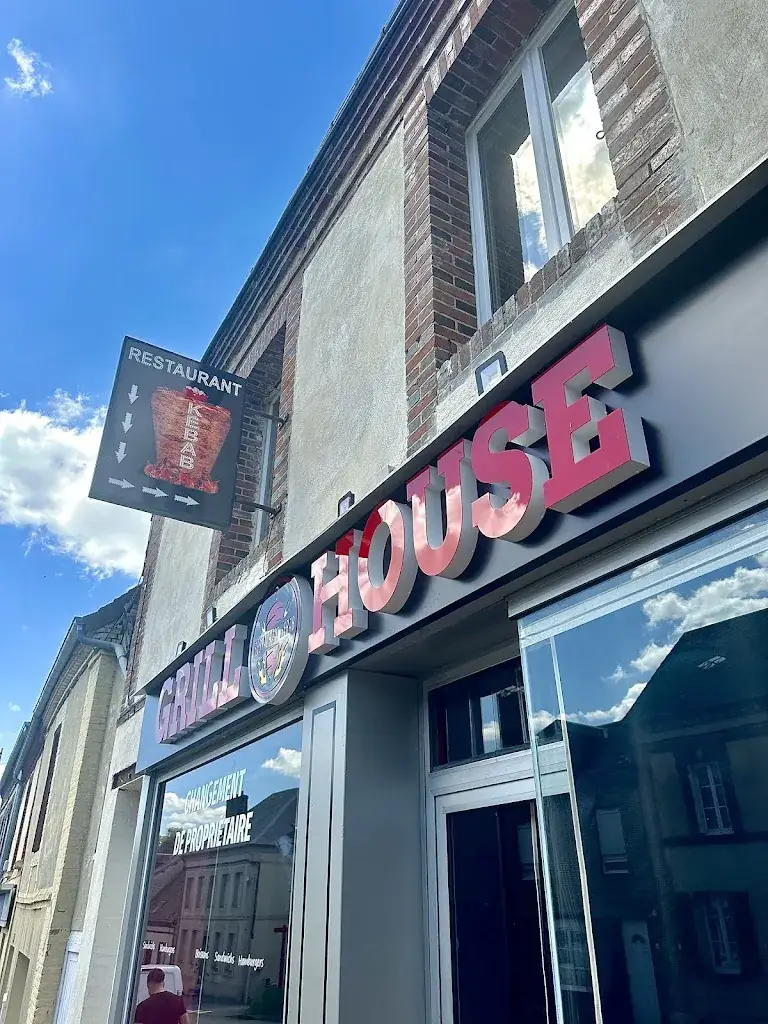 Restaurant kebab grill house restaurante en Sainte-Gauburge-Sainte-Colombe