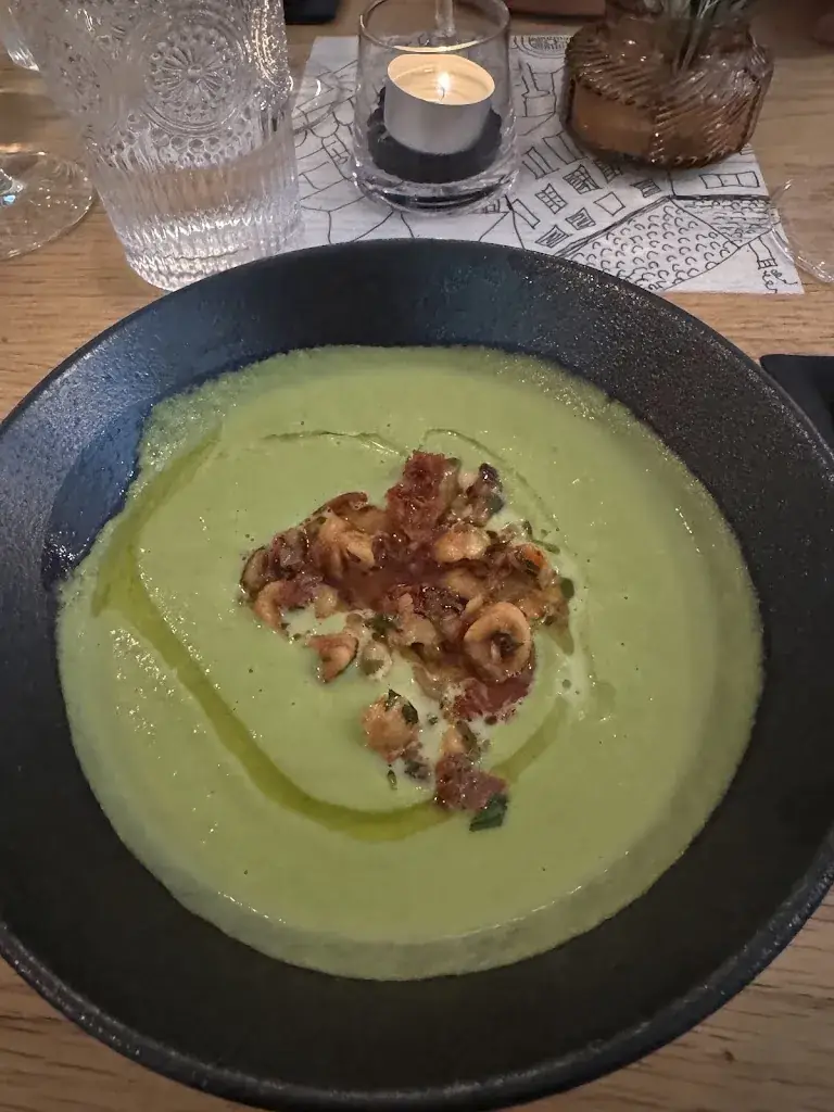 Jessica Bello Salguero_Aigle-Noir_Fribourg_review