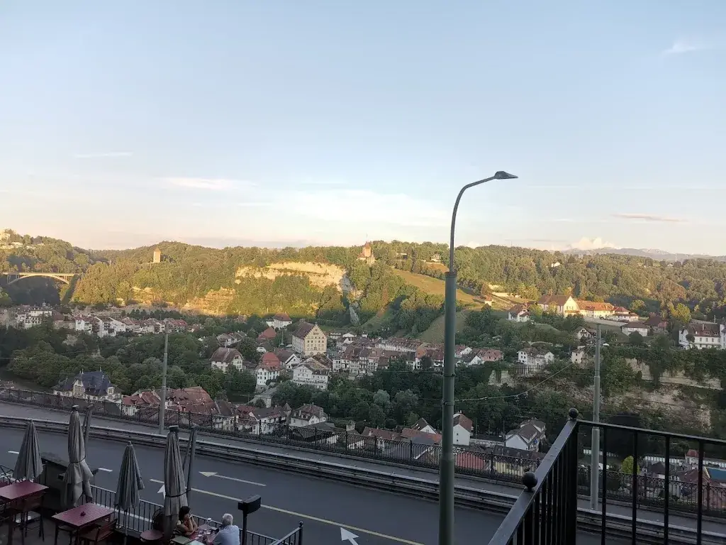 Arman Iranfar_Aigle-Noir_Fribourg_review