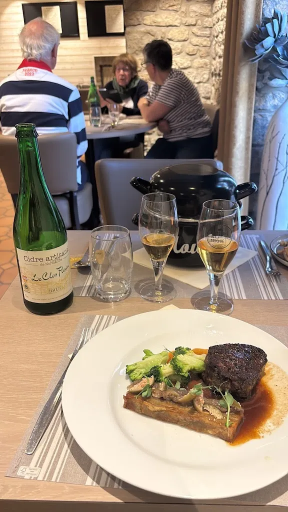 Valeria Mendoza_Restaurant John Steele - Sainte Mère Church_Sainte-Mère-Église_review