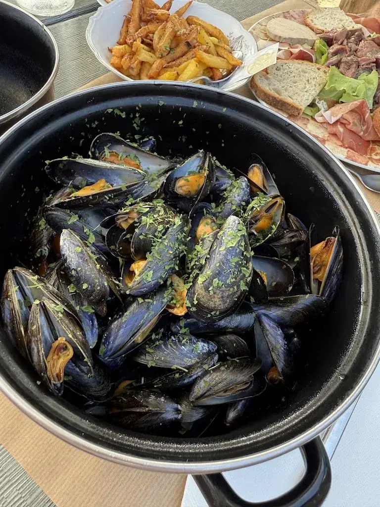 Au Grenier - Bar Restaurant Epicerie restaurant in Dragey-Ronthon